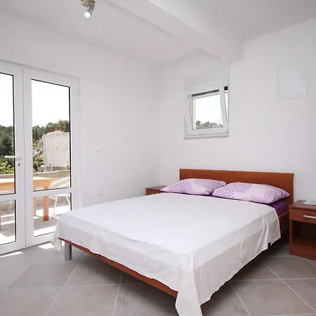 Apartment Studio Basina 8754a
